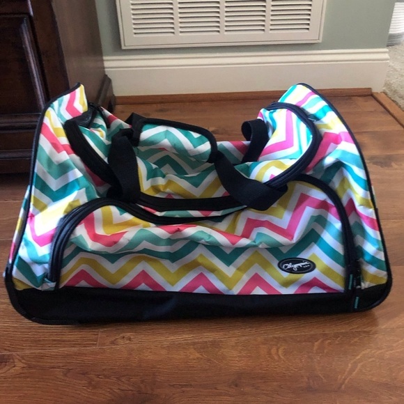 Chevron print wheeled duffle bag - Picture 1 of 7